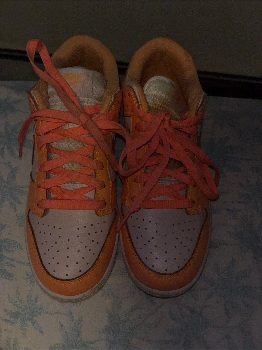 Nike men peach  and Light orange Low-Top Sneakers with orange  Laces